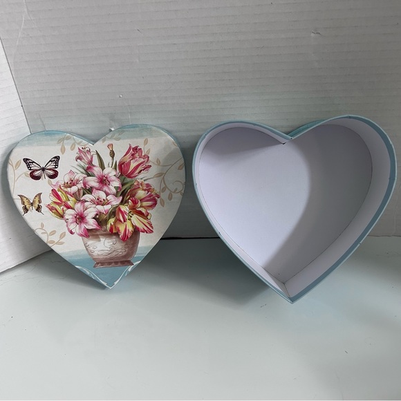Lily bouquet heart shape gift box - Picture 4 of 4